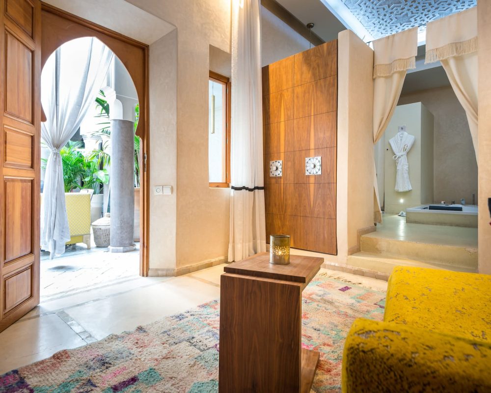 Riad Houma marie le luxe du confort moderne à l'artisanat marocain authentique chambres Suites 7